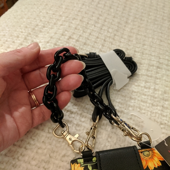 NWT! 🌻 Sunflower Crossbody Bag w/ Touchscreen - Picture 10 of 12